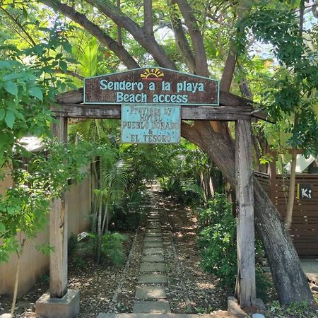 Tsunami Hostel Tamarindo Buitenkant foto