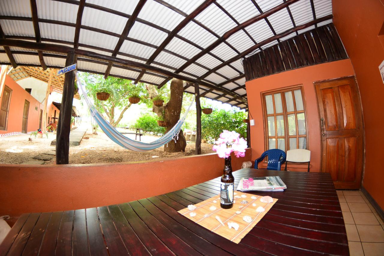 Tsunami Hostel Tamarindo Buitenkant foto