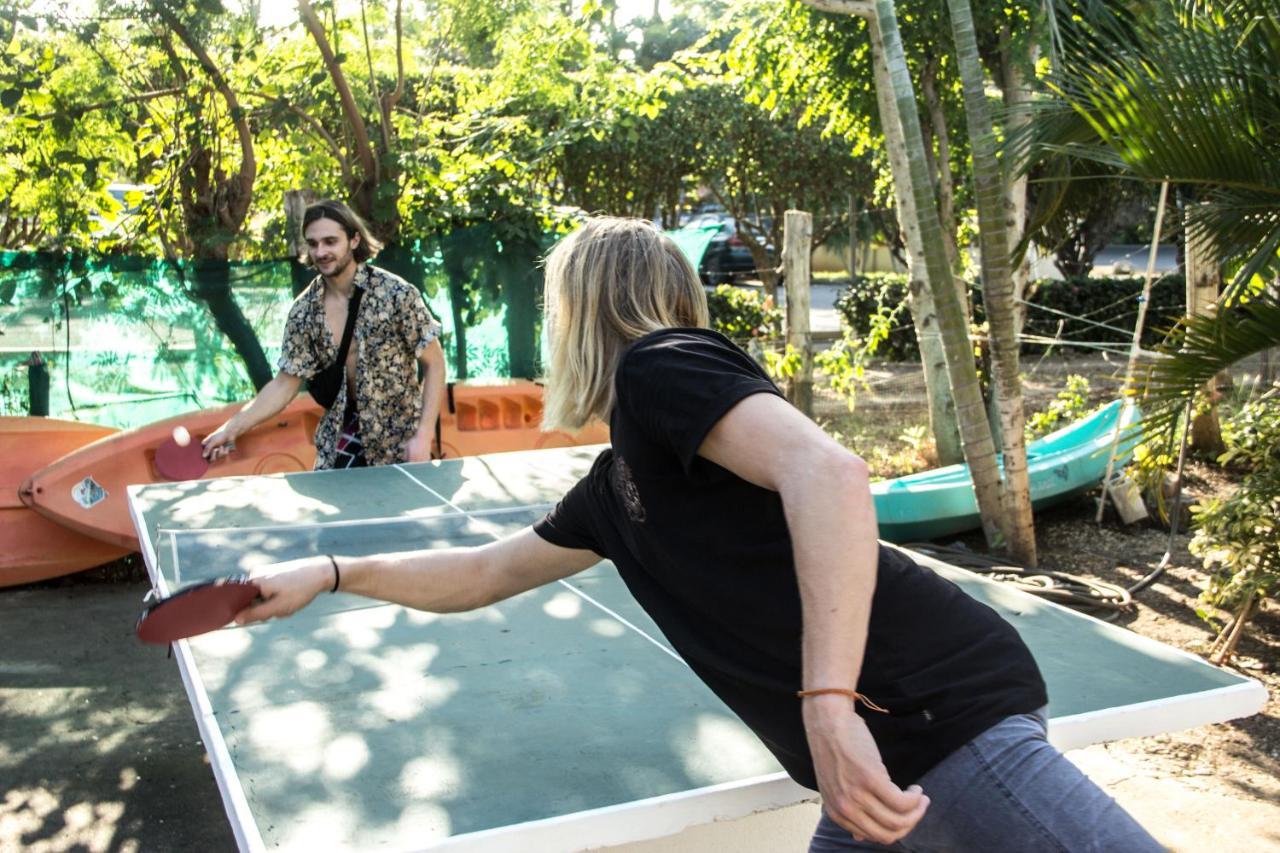 Tsunami Hostel Tamarindo Buitenkant foto