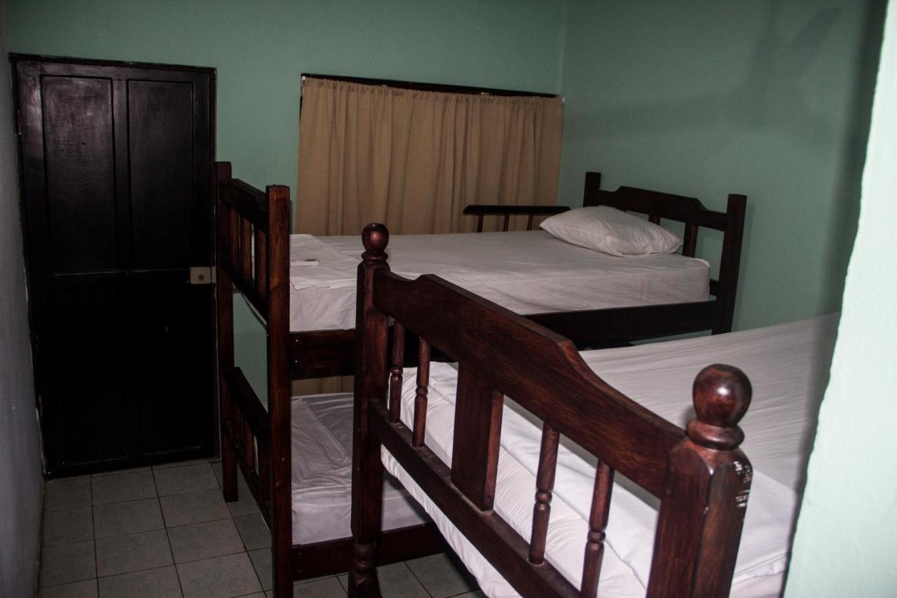 Tsunami Hostel Tamarindo Buitenkant foto