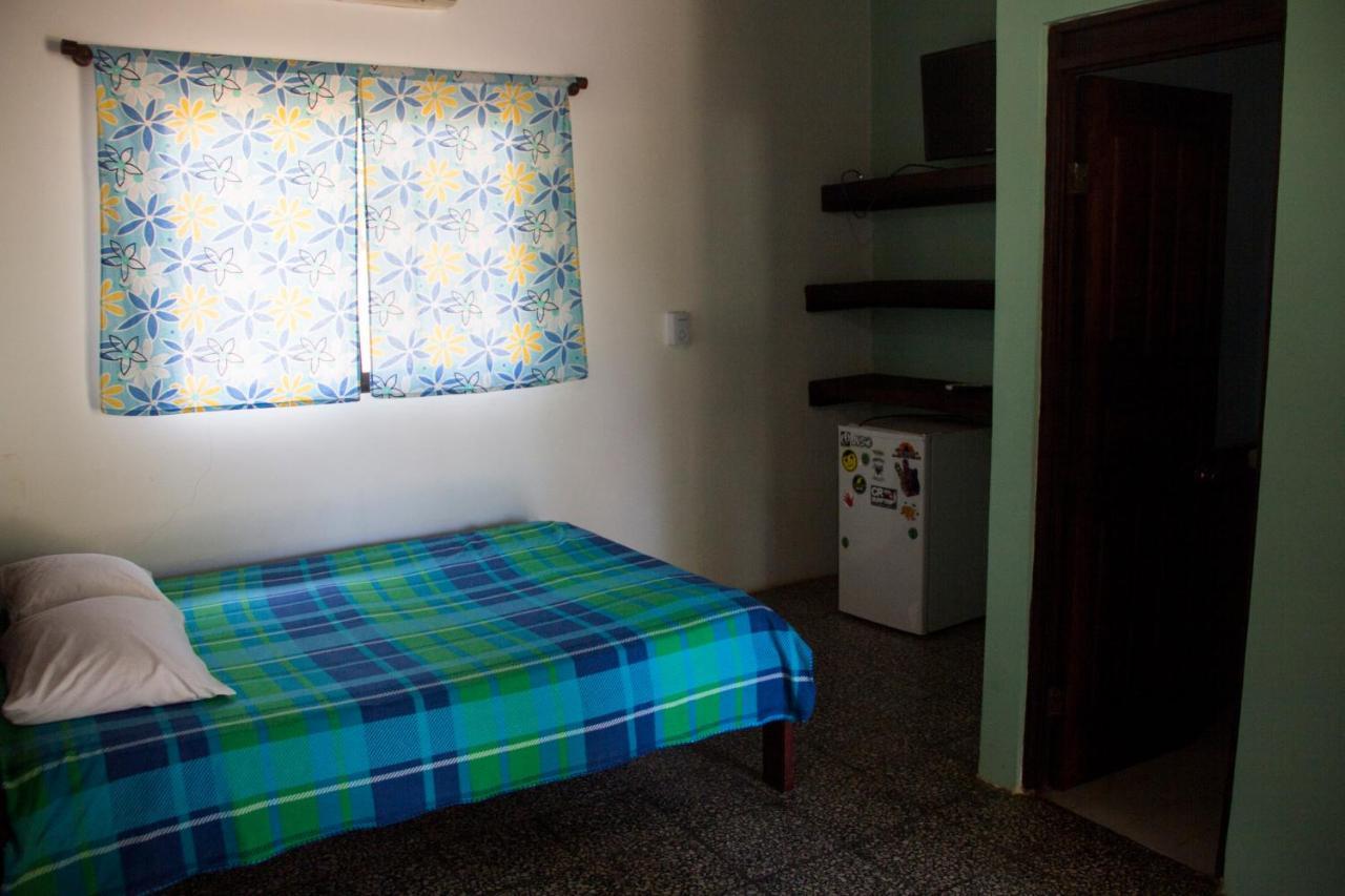 Tsunami Hostel Tamarindo Buitenkant foto